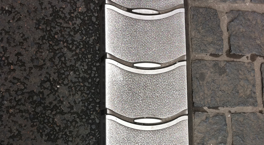 Asfalto, acero inox, basalto